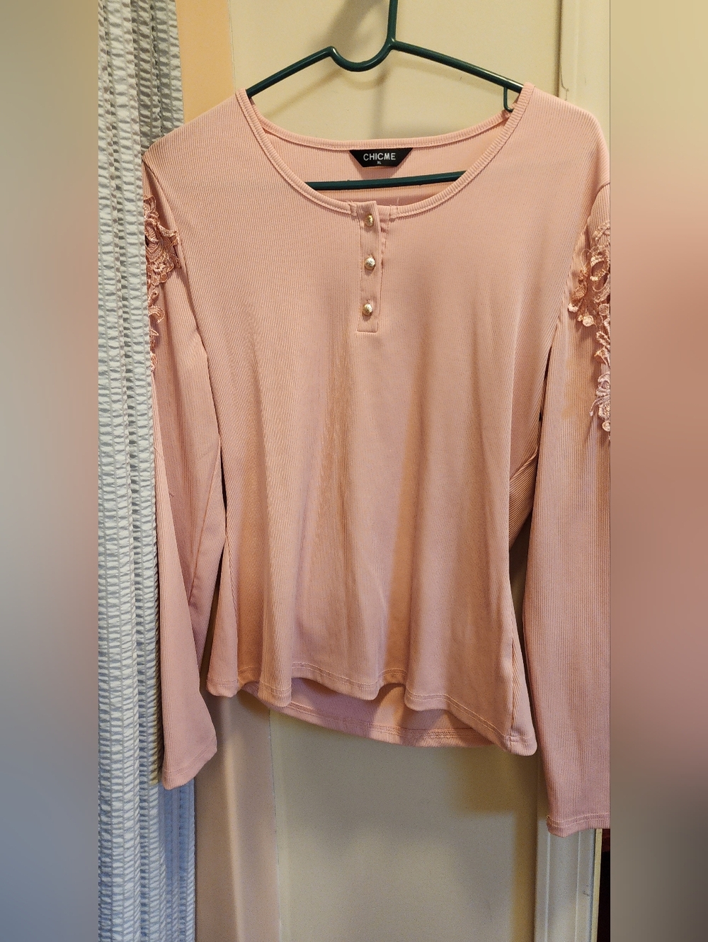 chic Blush Pink Long-Sleeve Henley with Lace Sleeve Detail
